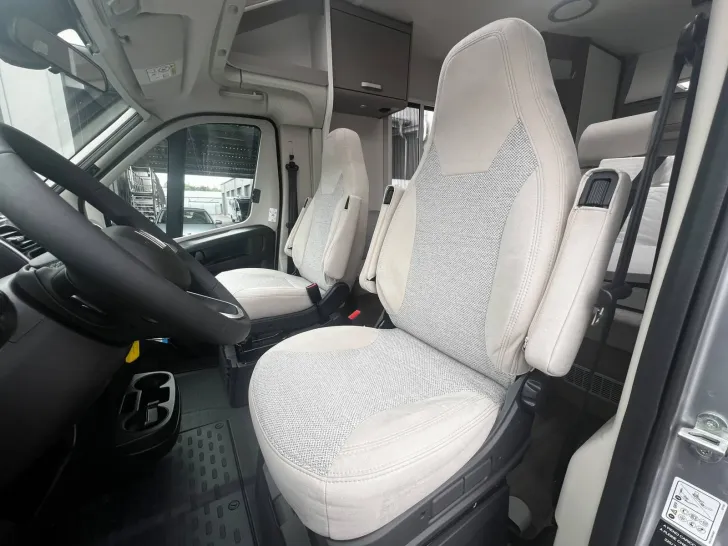 Fahrzeugbild Carado T 328 pro+ AT8G+Solar+Combi 6E+ACC+Kamera+LM+ #13