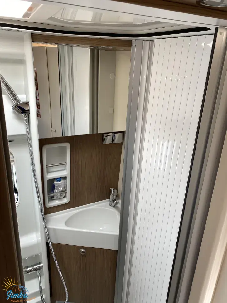 Fahrzeugbild Malibu Van First Class - Two Rooms 640 LE RB charming coupé #10