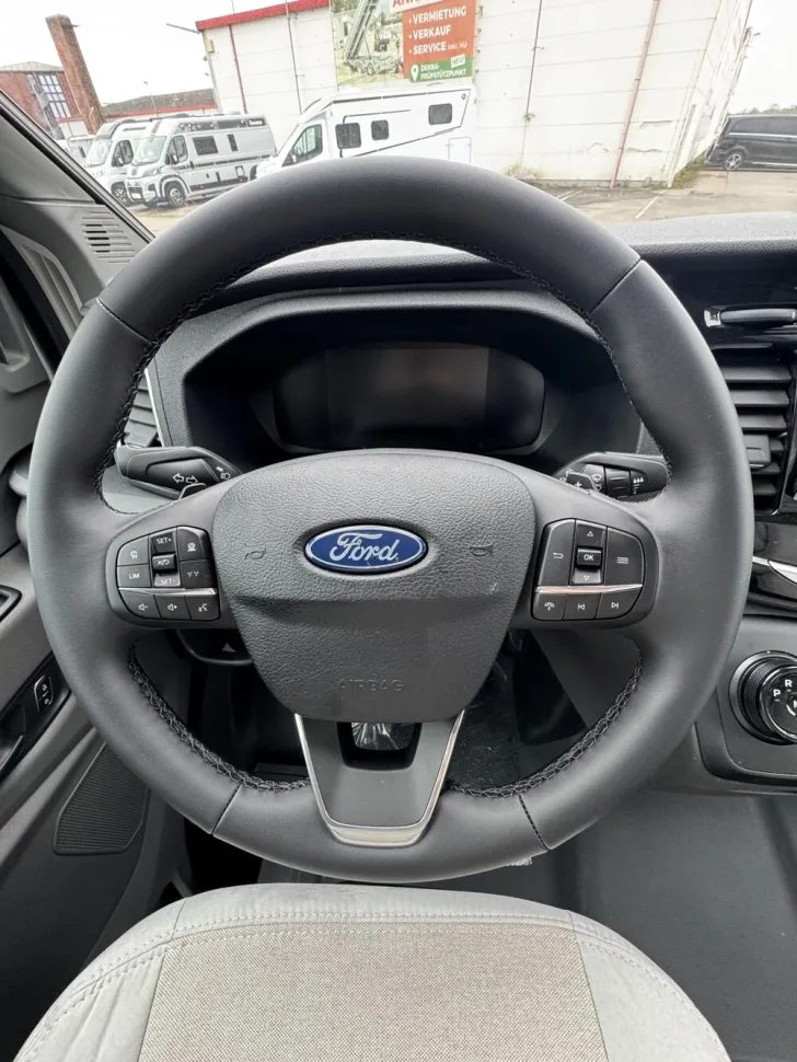 Fahrzeugbild LMC Innovan Ford 592 #16