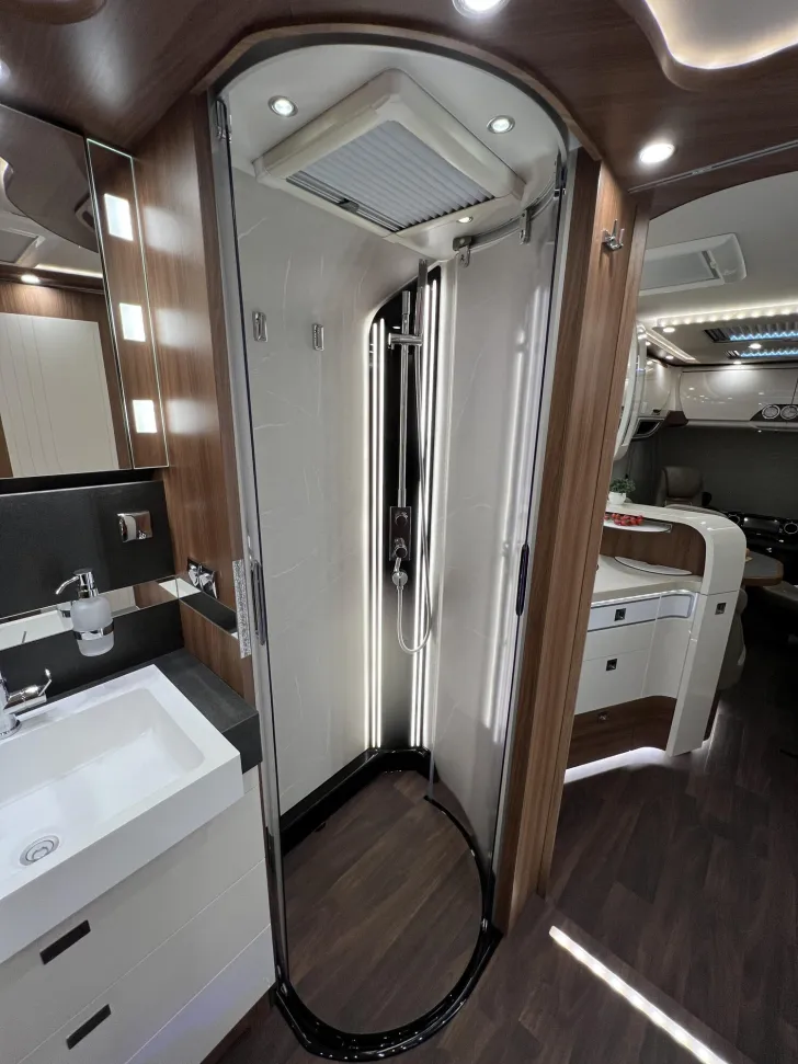 Fahrzeugbild Carthago chic e-line I 61 XL LE Strategic Buy (223) #35