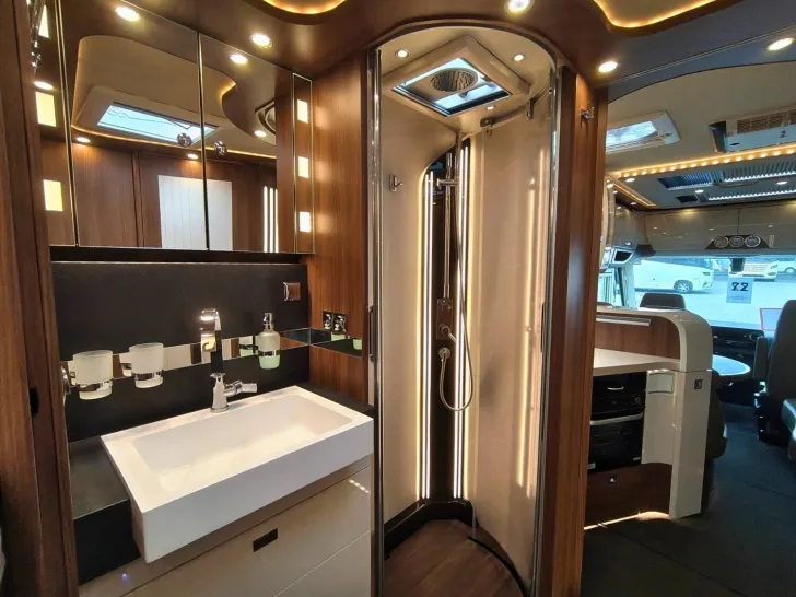 Fahrzeugbild Carthago chic e-line I 61 XL LE Mercedes #29