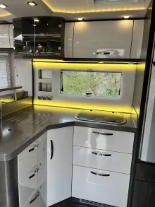 Fahrzeugbild Phoenix MaXi-Alkoven Iveco 7900 QRSL 7,2 t - Hubstützen - Luftf. HA #11