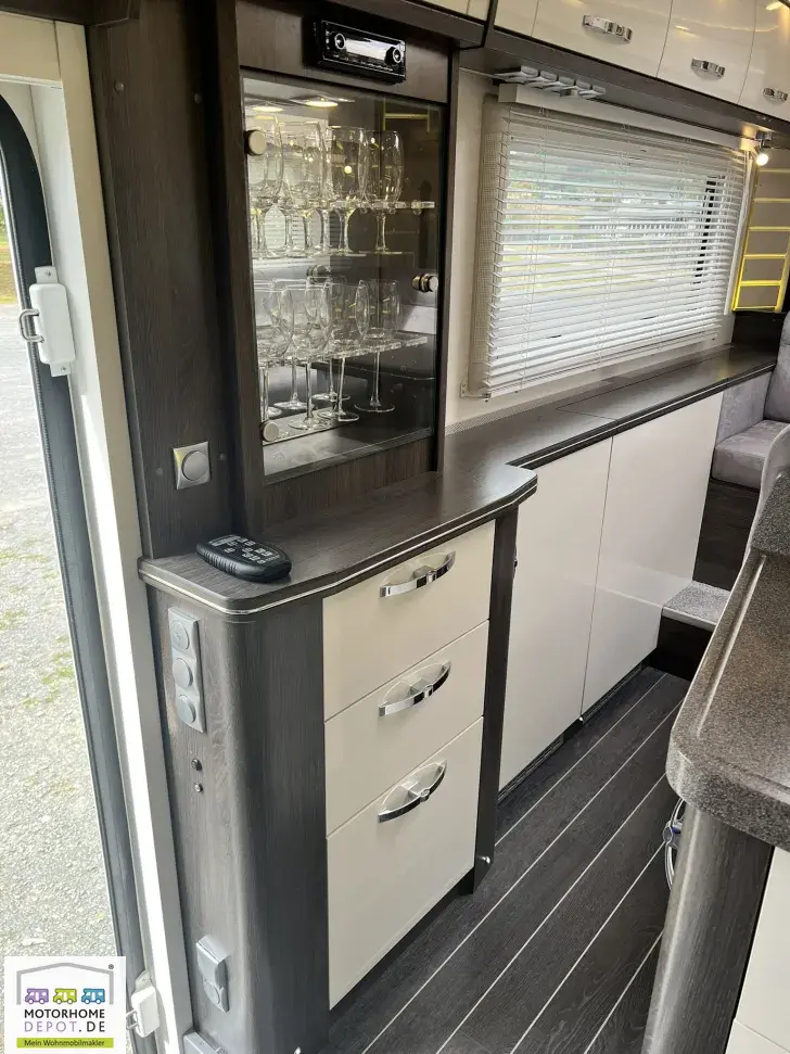 Fahrzeugbild Phoenix MaXi-Alkoven Iveco 7900 QRSL 7,2 t - Hubstützen - Luftf. HA #101
