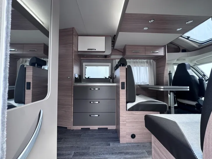 Fahrzeugbild Weinsberg CaraSuite EDITION SPICY 650 MF mit Hubbett #7