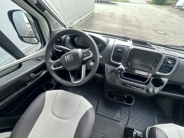Fahrzeugbild Weinsberg CaraSuite EDITION SPICY 650 MF mit Hubbett #9