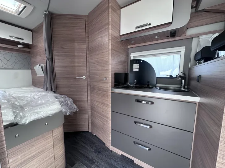 Fahrzeugbild Weinsberg CaraSuite EDITION SPICY 650 MF mit Hubbett #12