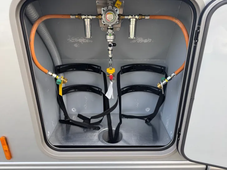 Fahrzeugbild Frankia Platin I 8400 GD E&P*echter6Zyl.*Silber*Keramik #19