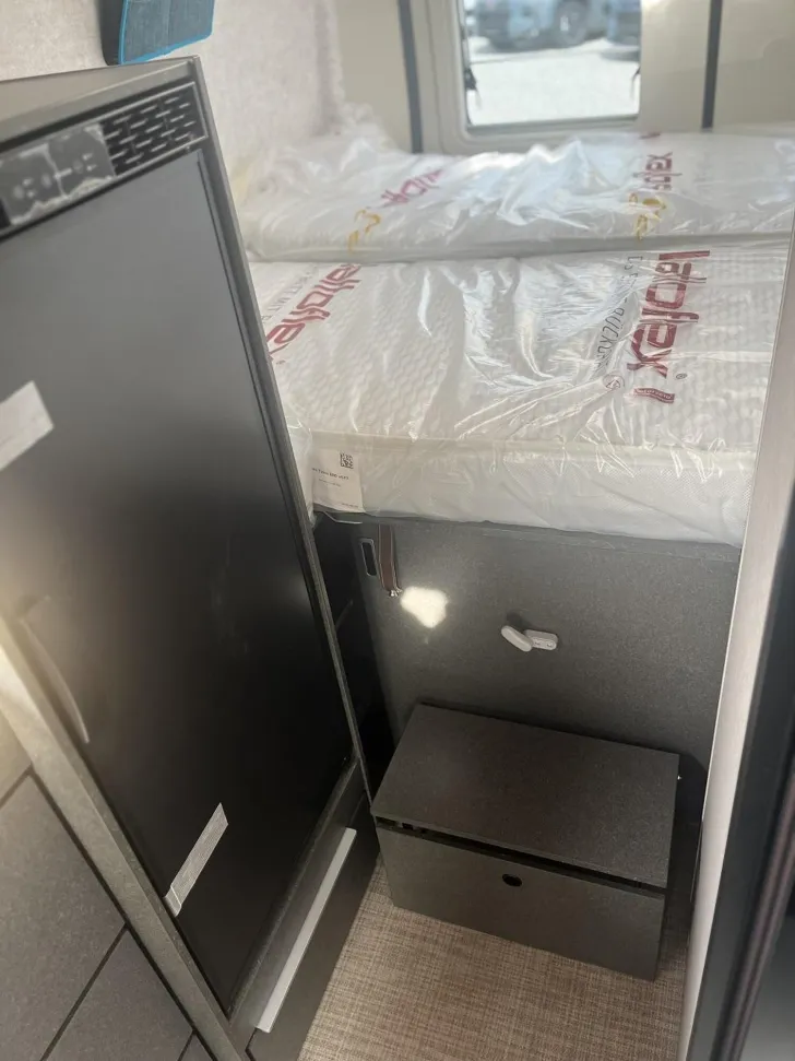 Fahrzeugbild Hymer Redwood 601 Automatik, Schwenkbad, Navi+Kamera #11