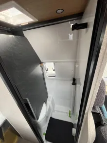 Fahrzeugbild Hymer Redwood 601 Automatik, Schwenkbad, Navi+Kamera #12