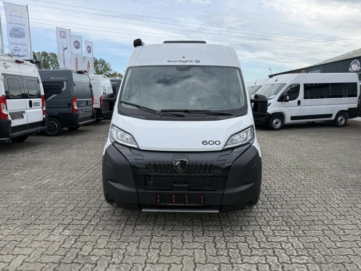 Fahrzeugbild Sunlight Root Cliff 600 Peugeot #8