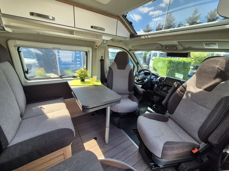 Fahrzeugbild Weinsberg CaraBus 630 ME *Dieselheizung*Anhängek.* #13