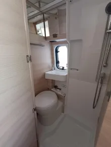 Fahrzeugbild Challenger Van Start Edition V217 Anhängerkupplung #10