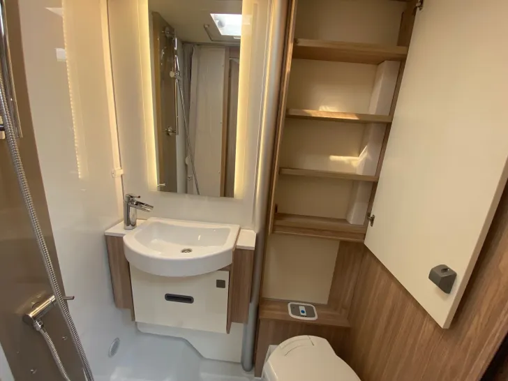 Fahrzeugbild Bürstner Limited T 690 G Jahreswagen Garantie #10