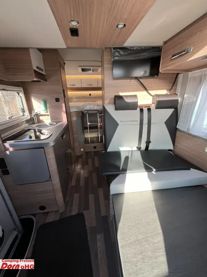 Fahrzeugbild Weinsberg CaraCompact EDITION PEPPER Suite 640 MEG Anhängerkupplung #8