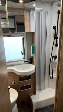 Fahrzeugbild Knaus L!VE TI 700 MEG Platinum Selection Zustand sehr gut #9
