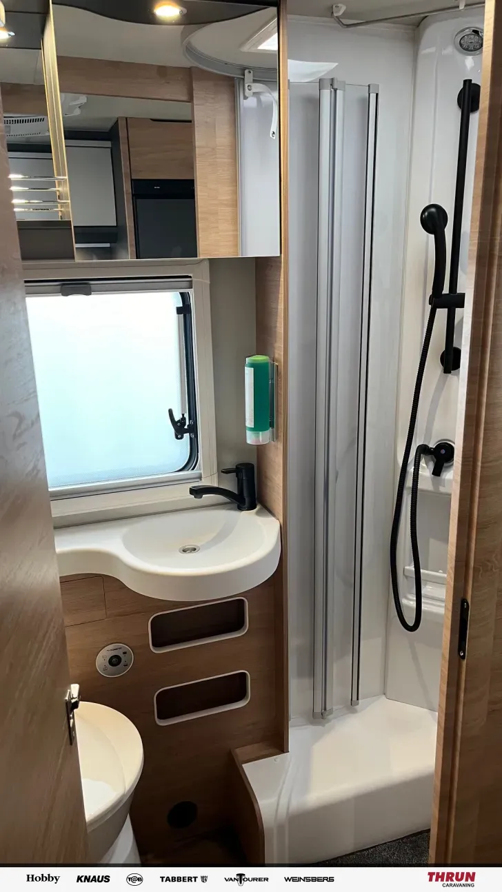 Fahrzeugbild Knaus L!VE TI 700 MEG Platinum Selection Zustand sehr gut #9