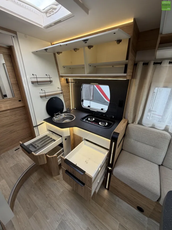 Fahrzeugbild Pilote Pacific Evidence P696D Dachklima Solar SAT TV #14