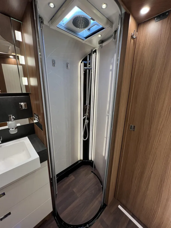Fahrzeugbild Carthago chic e-line I 61 XL LE Strategic Buy (299) #35