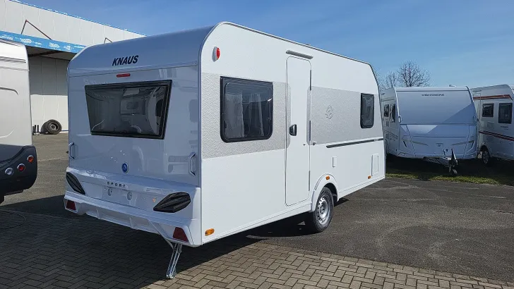 Schräg Hinten Knaus Sport 450 FU Mover/Markise