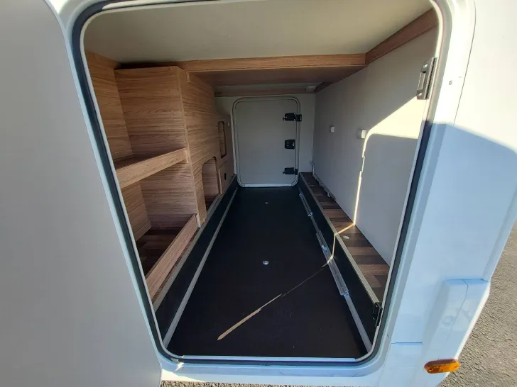 Heckgarage Weinsberg CaraSuite 700 ME 4 x Paket Markise Exklusivtür