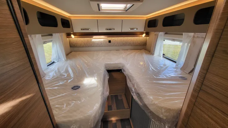 Etagenbetten Weinsberg CaraCompact EDITION PEPPER 600 MEG Automatik/140 PS