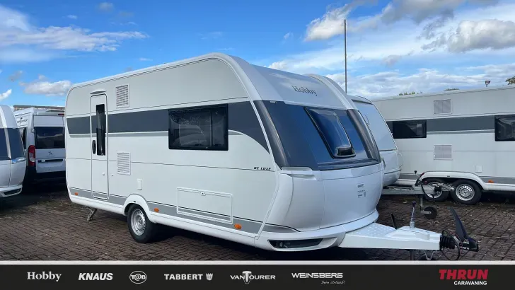 Schräg Vorne Hobby De Luxe 460 SL *1500KG*Bettverbreiterung*