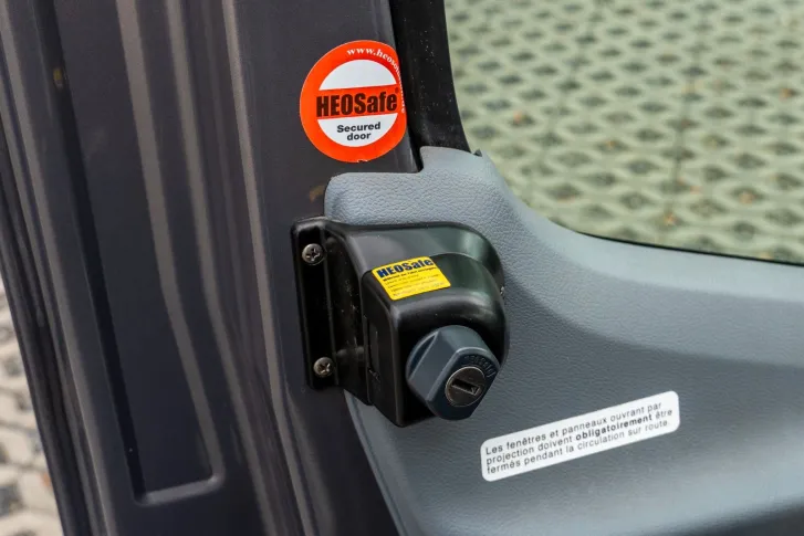 Fahrzeugbild Chausson Flash 610 *Hubbett*2xSolar*SAT*TV*Markise*RFK* #8