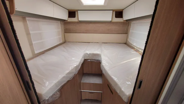 Fahrzeugbild Laika Ecovip H 4109 Hängeschränke anstatt Hubbett #11