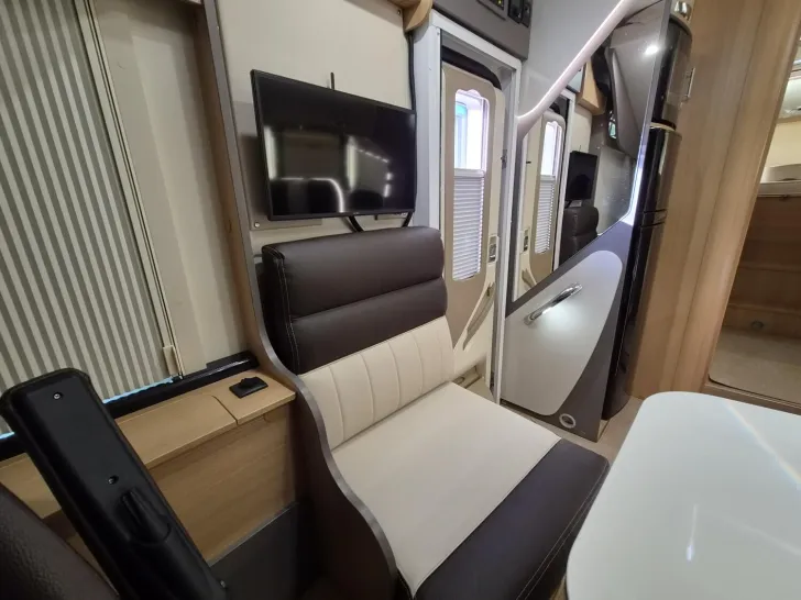 Fahrzeugbild Forster I 741 EB *Hubstützen*Navi*4250kg* #17