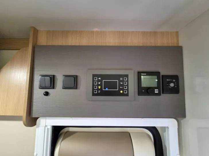 Fahrzeugbild Forster I 741 EB *Hubstützen*Navi*4250kg* #18