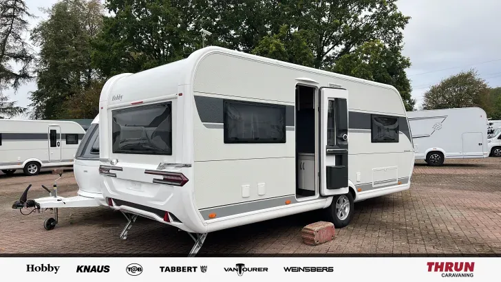 Schräg Hinten Hobby Excellent 560 CFe *2026*2000kg*Dunstabzugsh*