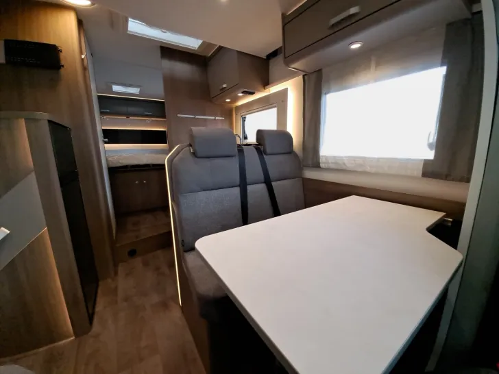 Fahrzeugbild Carado Edition26 T Ford 449 Automatik, Hubbett, Solar #9