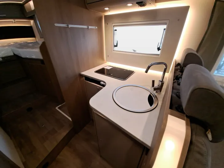 Fahrzeugbild Carado Edition26 T Ford 447 Automatik, Hubbett, Solar #12