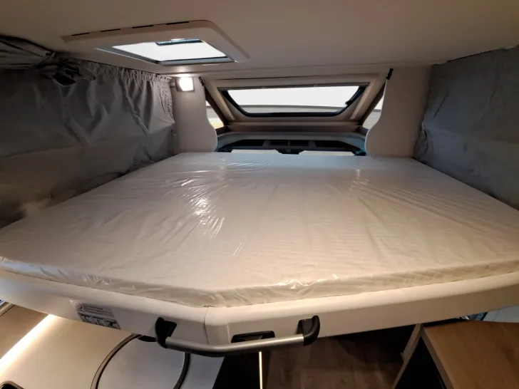 Fahrzeugbild Carado Edition26 T Ford 447 Automatik, Hubbett, Solar #21