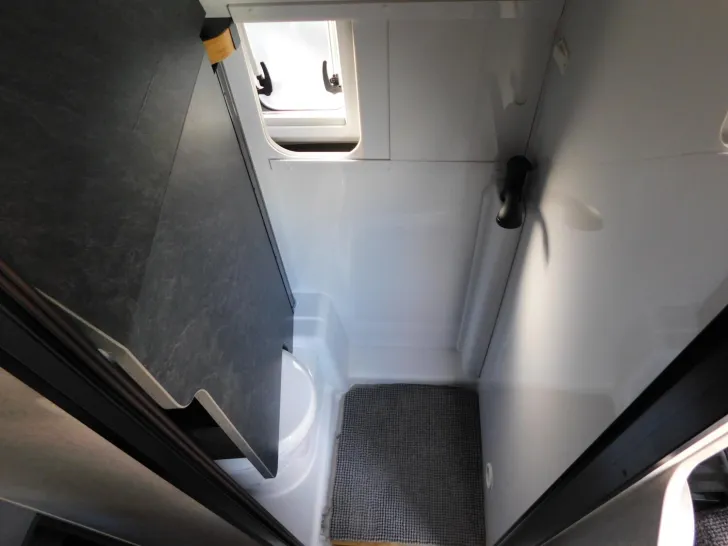 Fahrzeugbild Hymer Redwood 601 Automatik, Combi 6DE, Navi+Kamera #17
