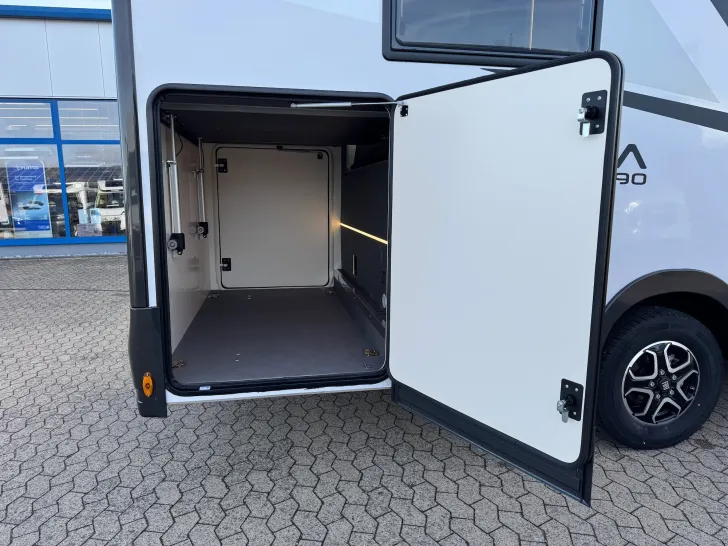 Fahrzeugbild Mobilvetta Kea I 90, All Inclusive + Standklimaanlage #16