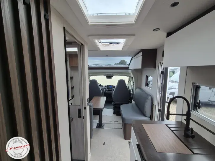 Fahrzeugbild Bürstner Signature SFT 7.4 TV - AHK - NAVI - RFK #10
