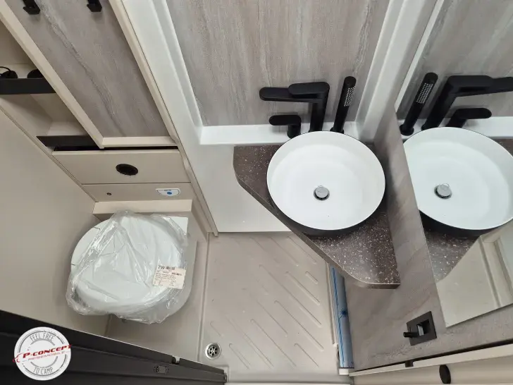 Fahrzeugbild Bürstner Signature SFT 7.4 TV - AHK - NAVI - RFK #15