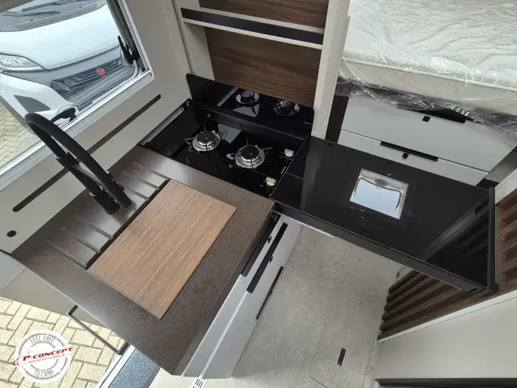 Fahrzeugbild Bürstner Signature SFT 7.4 TV - AHK - NAVI - RFK #18