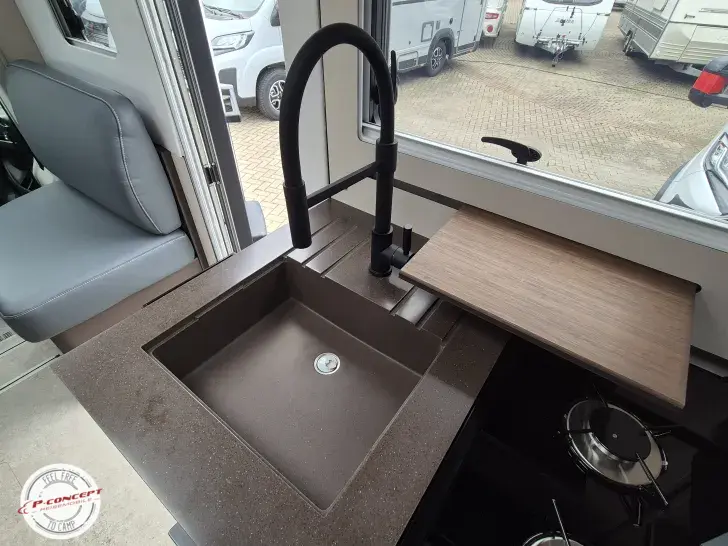 Fahrzeugbild Bürstner Signature SFT 7.4 TV - AHK - NAVI - RFK #19