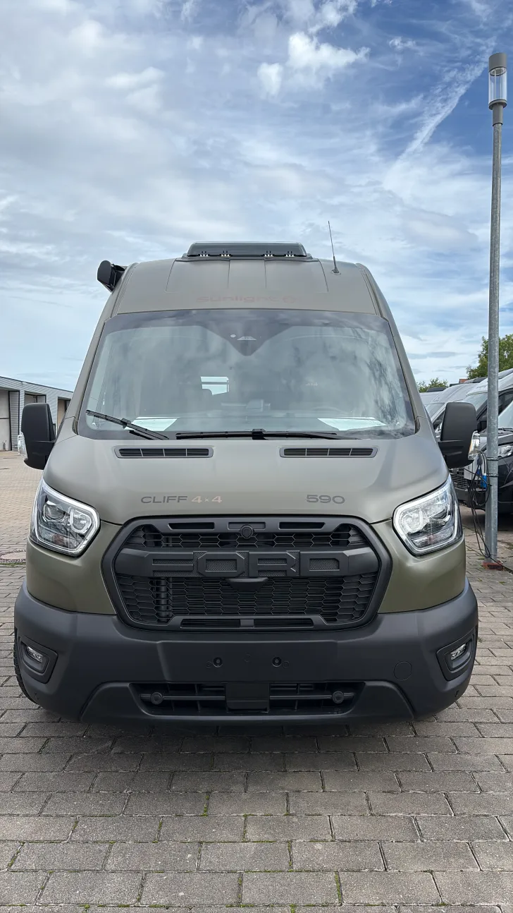 Frontal Vorne Sunlight Camper Van IBEX 603D