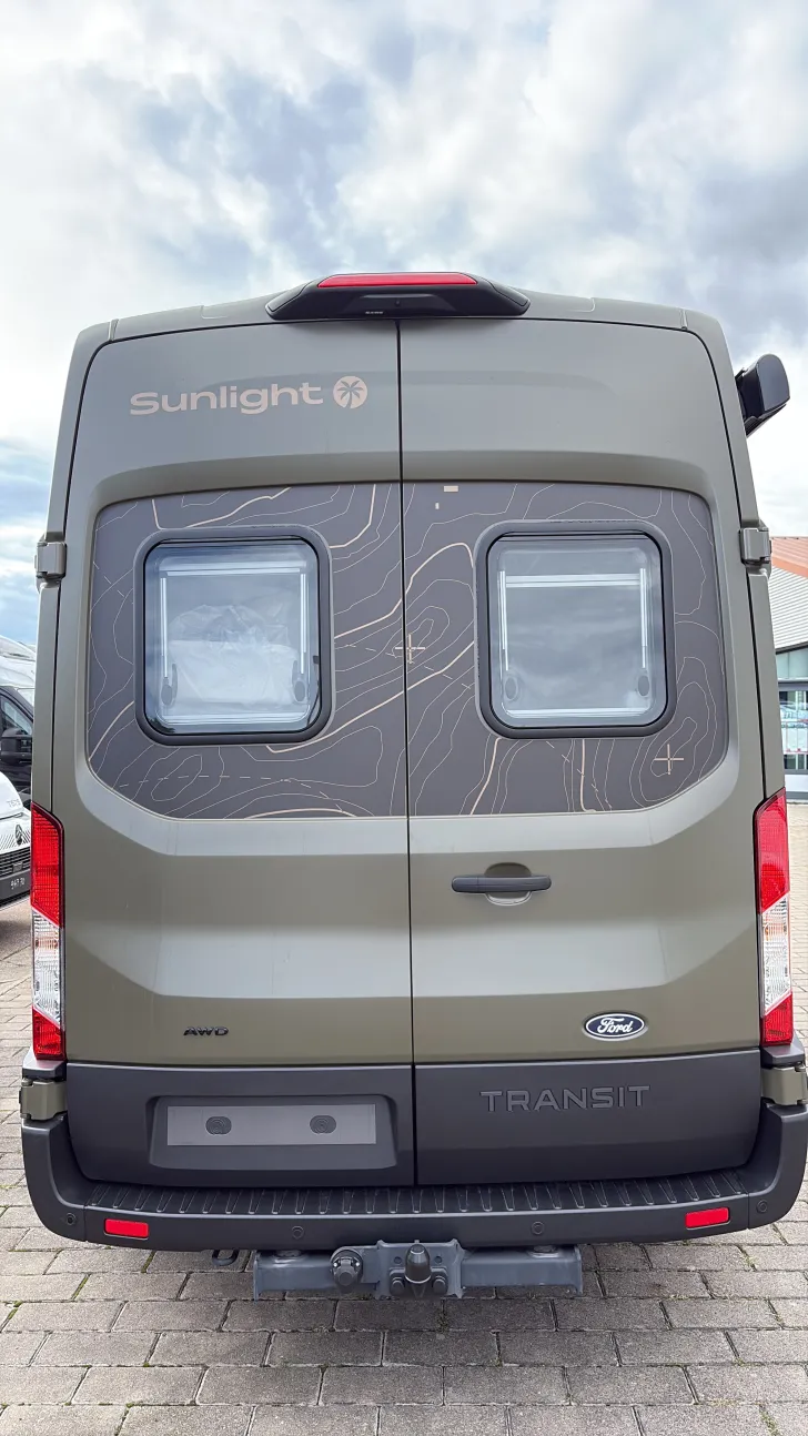 Frontal Hinten Sunlight Camper Van IBEX 603D