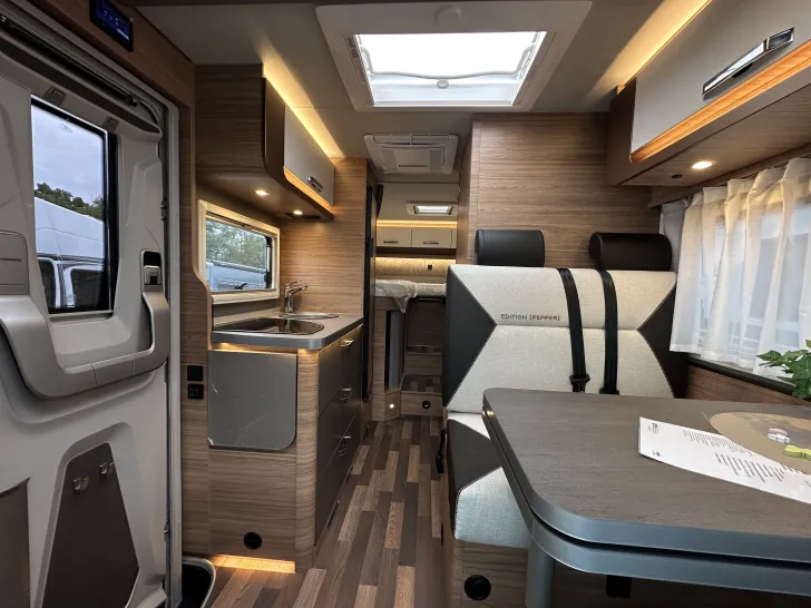 Fahrzeugbild Weinsberg CaraCompact EDITION PEPPER 600 MEG AKTION ; Klimaanlage Dach #7