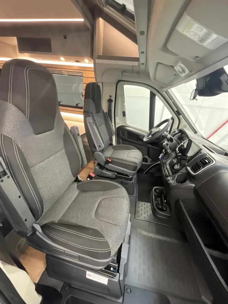 Fahrzeugbild Crosscamp EXPDN 7.4 E Peugeot #13