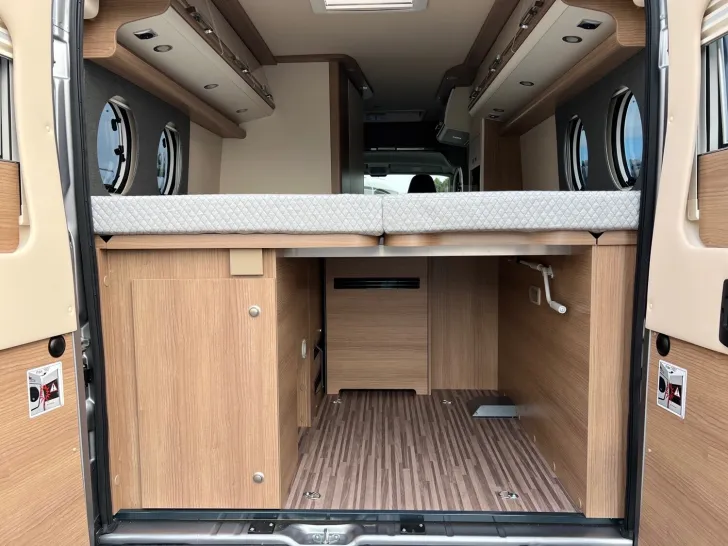 Fahrzeugbild Malibu Van first class - two rooms 640 LE RB (656) #9