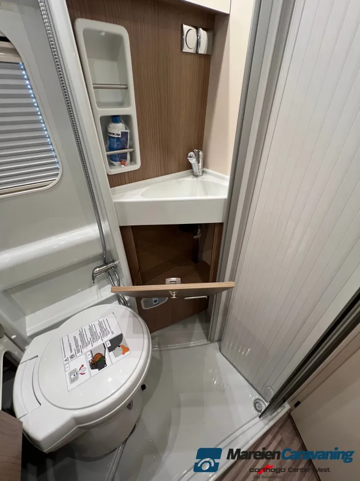 Fahrzeugbild Malibu Van first class - two rooms 640 LE RB (656) #17