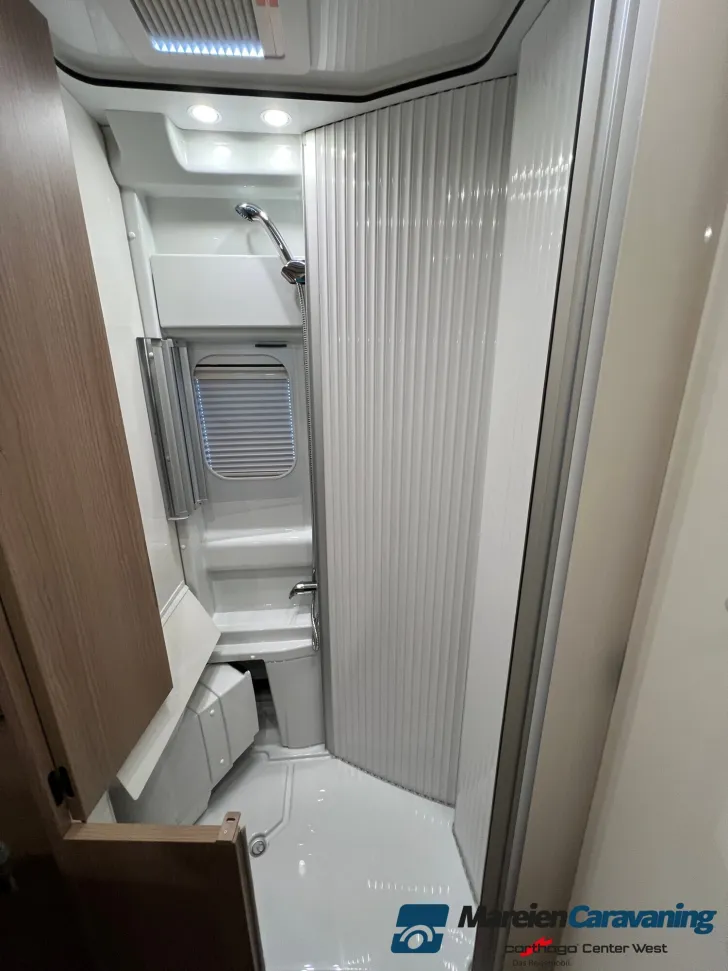 Fahrzeugbild Malibu Van first class - two rooms 640 LE RB (656) #18
