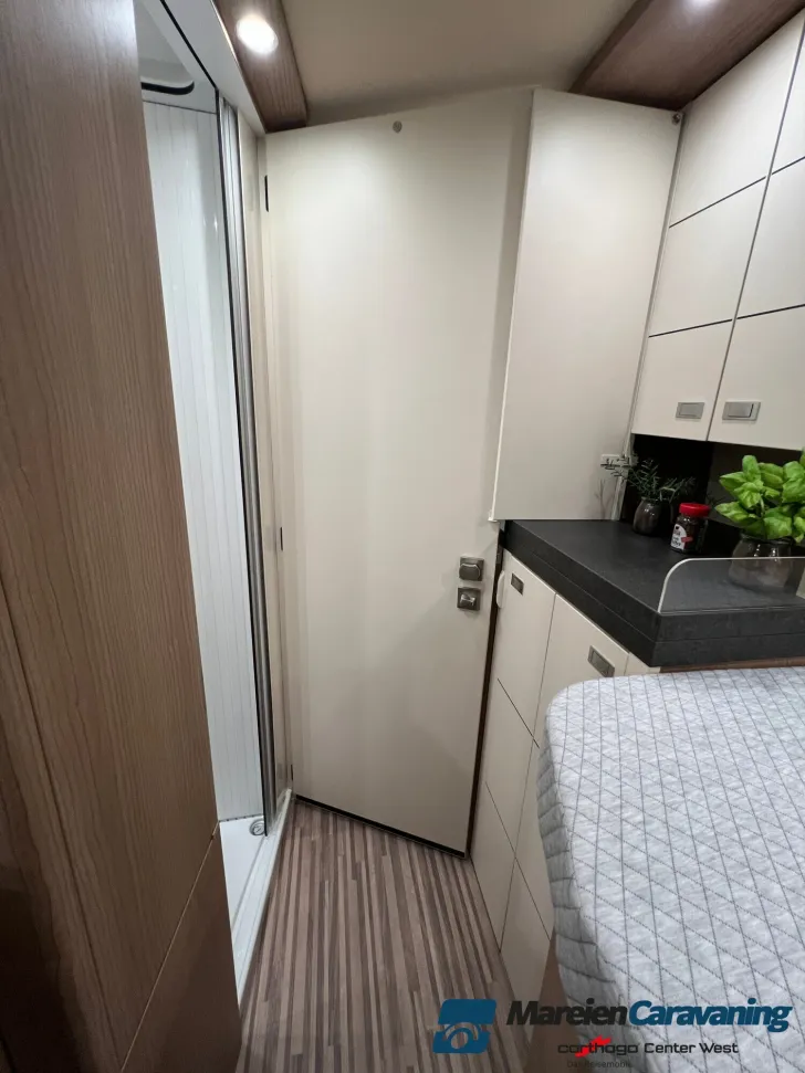 Fahrzeugbild Malibu Van first class - two rooms 640 LE RB (656) #25