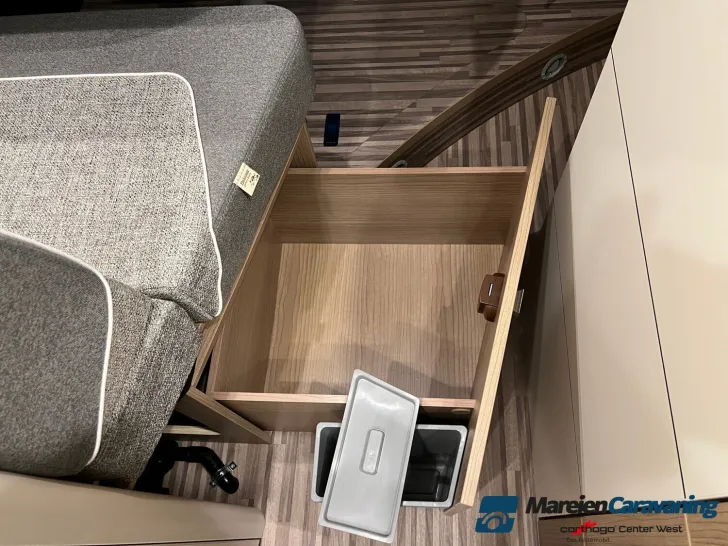 Fahrzeugbild Malibu Van first class - two rooms 640 LE RB (656) #31