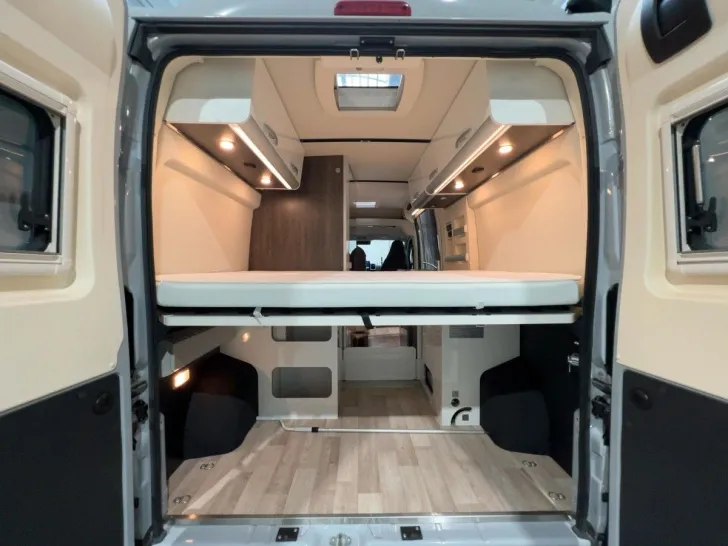 Fahrzeugbild Westfalia Columbus 600 D/Festbett/Klima/Markise/AHK/160 PS #6